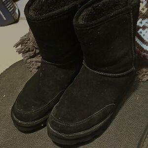 Bearpaw Blk Suede Booties